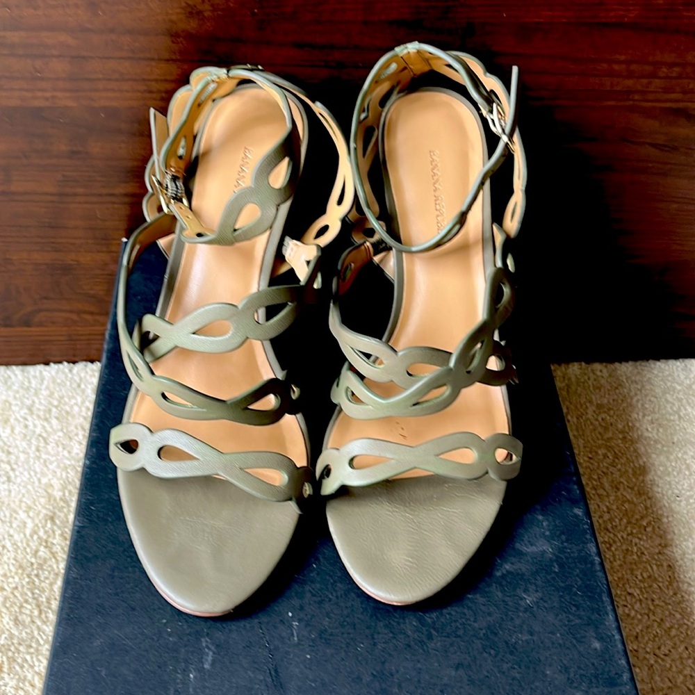 Banana Republic Laser Cut High Heel Sandals Women’s Size 8 Green Leather